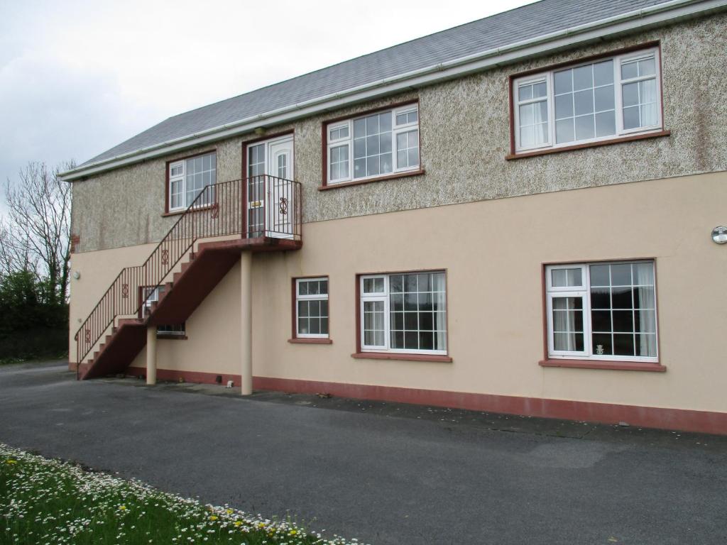 O'Briens Apartments room 5